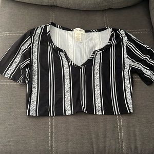 Black and white junior crop top